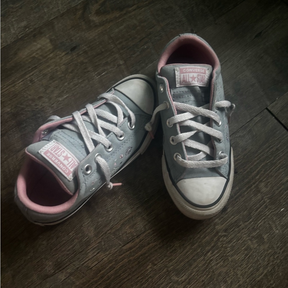 Converse Kids' Low Top Sneakers in Gray and Pink